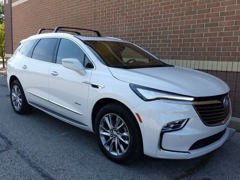 Used 2023 Buick Enclave Avenir w/ Avenir Technology Package AWD/4WD image 12