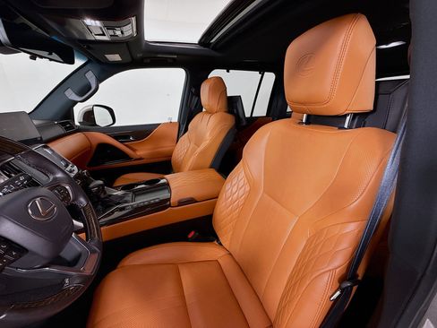 Used 2023 Lexus LX 600 4WD w/ Accessory Package (Z1) image 11