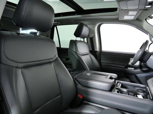 Certified 2025 Ford Expedition Active AWD/4WD image 11