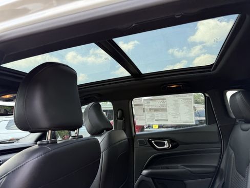 New 2025 Jeep Compass Latitude w/ Sun & Sound Group image 18