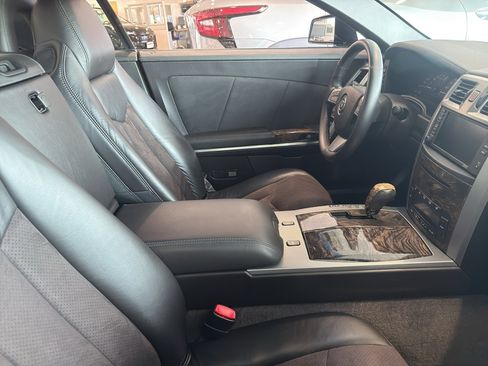 Used 2009 Cadillac XLR V RWD image 12
