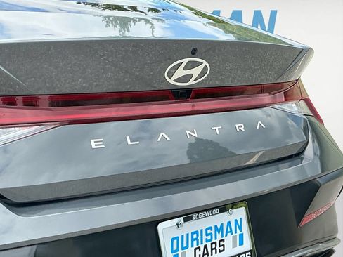 Used 2025 Hyundai Elantra SEL FWD image 19