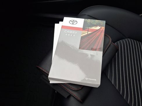 Used 2024 Toyota Camry SE image 25