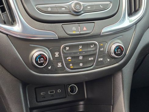 Used 2023 Chevrolet Equinox LT FWD image 25