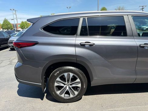 Used 2023 Toyota Highlander XLE AWD/4WD image 7