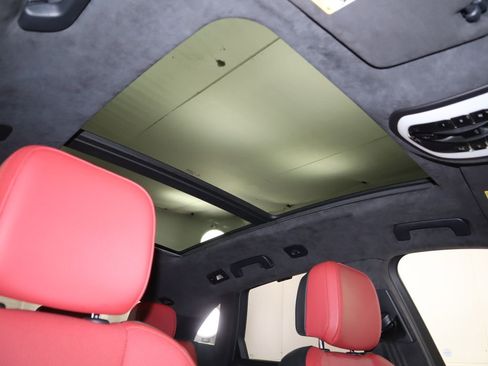 Used 2020 Porsche Macan Turbo image 19