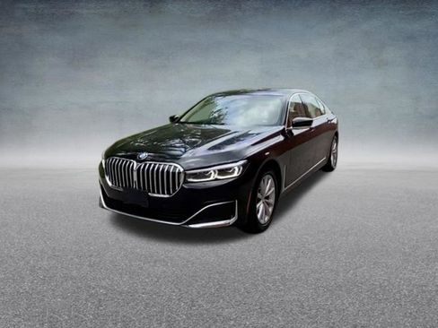 Used 2020 BMW 740i xDrive w/ Cold Weather Package image 8