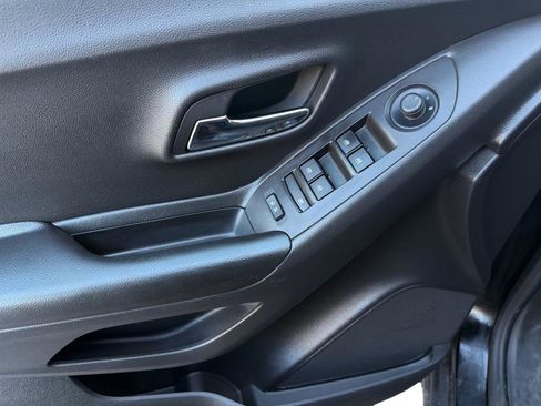 Used 2022 Chevrolet Trax LS w/ Tint and Cruise Package image 14