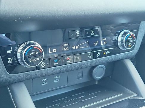 New 2026 Mitsubishi Outlander SEL image 33