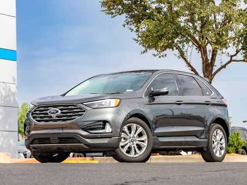 Used 2019 Ford Edge Titanium w/ Equipment Group 301A FWD image 1