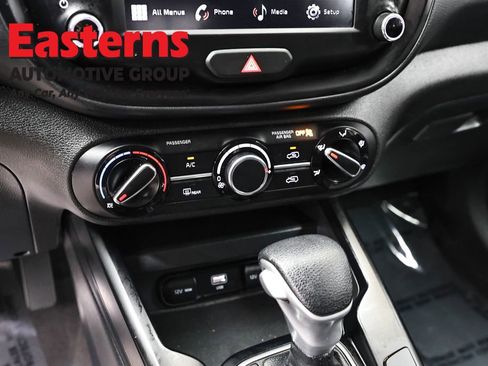 Used 2025 Kia Soul LX w/ LX Technology Package FWD image 20