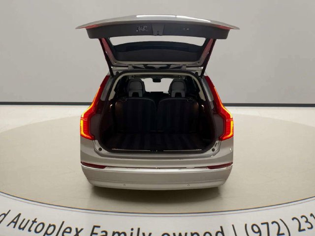 Used 2025 Volvo XC90 B5 Core AWD/4WD image 9