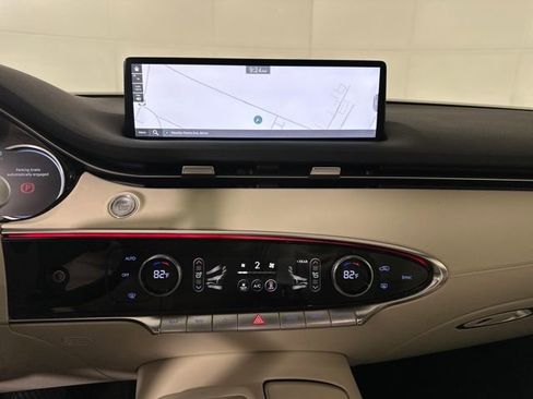 Used 2024 Genesis Electrified GV70 Advanced image 23