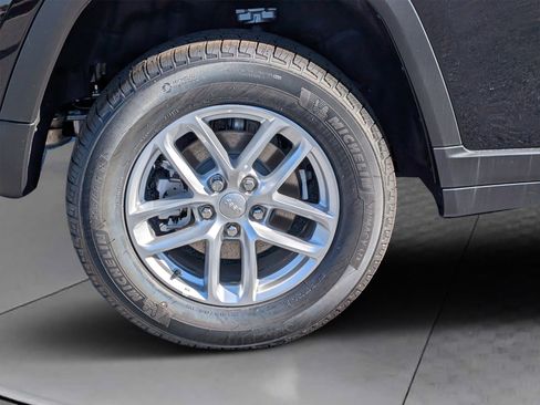 New 2025 Jeep Grand Cherokee Laredo X w/ Luxury Tech Group I AWD/4WD image 9