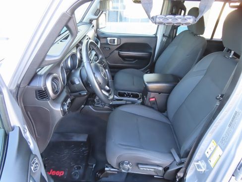 Used 2018 Jeep Wrangler Unlimited Sport S image 24