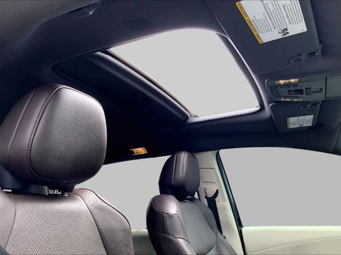 Certified 2024 Toyota Sienna Platinum FWD image 13