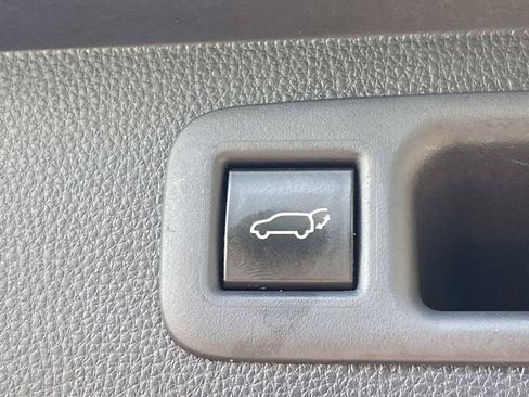 Used 2023 Toyota Highlander XLE FWD image 11