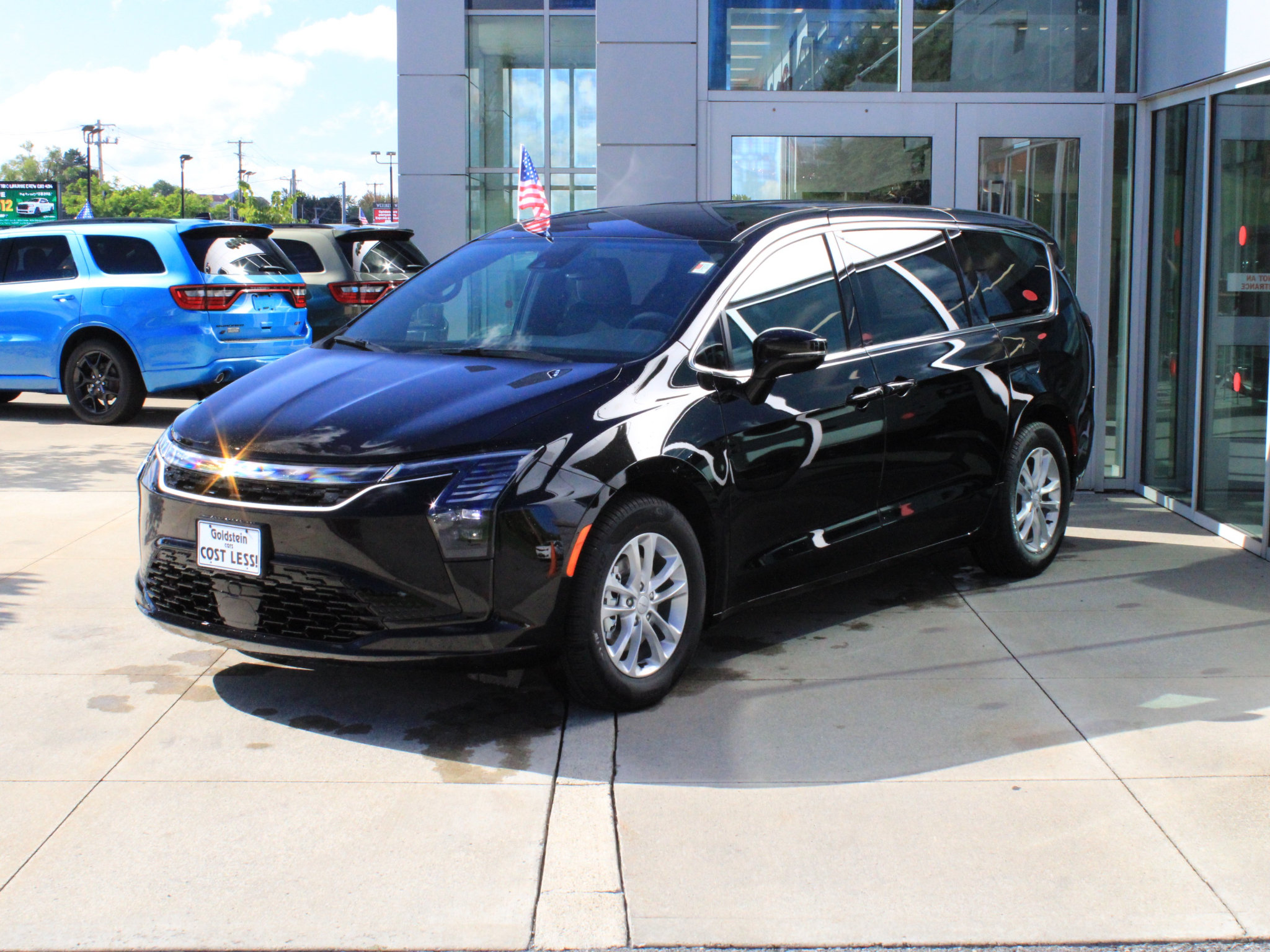 New 2027 Chrysler Pacifica Select FWD image 3