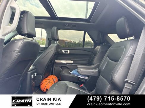 Used 2022 Ford Explorer XLT w/ Equipment Group 202A AWD/4WD image 18