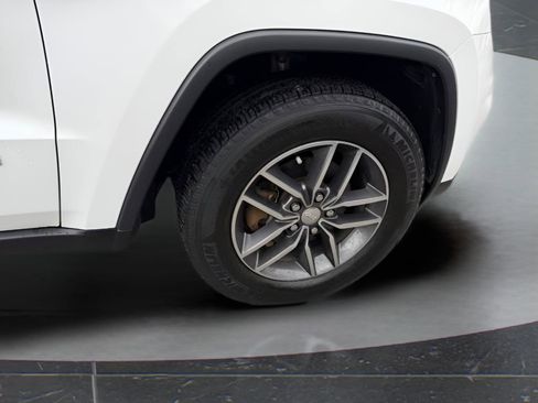 Used 2018 Jeep Grand Cherokee Limited w/ Trailer Tow Group IV AWD/4WD image 15