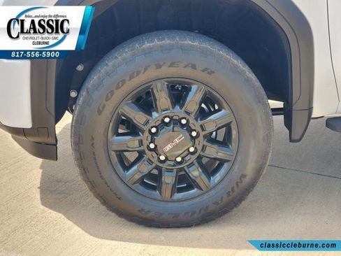 Used 2025 GMC Sierra 2500 AT4 w/ AT4 Premium Plus Package AWD/4WD image 13