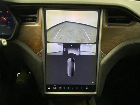 Used 2018 Tesla Model X 75D image 27