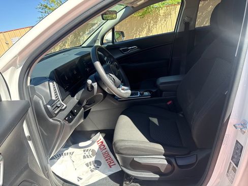 Used 2024 Kia Sportage LX AWD/4WD image 11