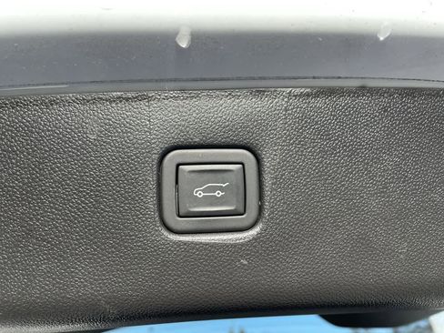 Used 2025 Chevrolet Blazer LT w/ Convenience Package image 18