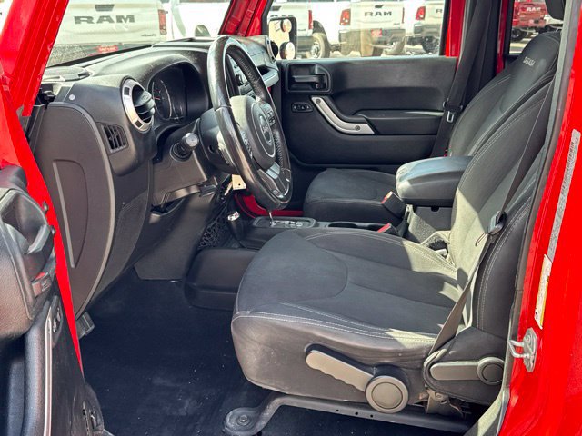 Used 2018 Jeep Wrangler Unlimited Sahara w/ Connectivity Group AWD/4WD image 21