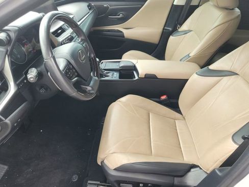 Used 2020 Lexus ES 300h Ultra Luxury w/ Accessory Package 2 FWD image 10