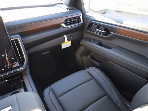 New 2026 GMC Yukon XL Denali w/ Denali Reserve Package image 21