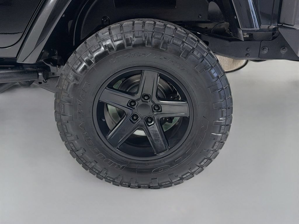 Used 2013 Jeep Wrangler Unlimited Sahara w/ Connectivity Group AWD/4WD image 28