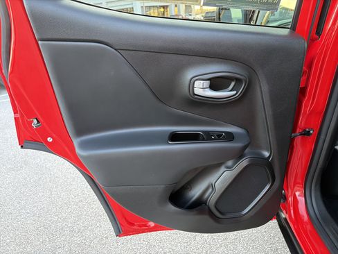 Used 2023 Jeep Renegade Latitude image 22