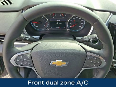 Used 2023 Chevrolet Traverse LT image 4