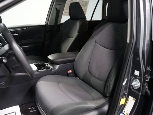 Used 2020 Toyota RAV4 XLE image 26