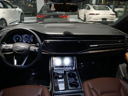 Used 2020 Audi Q8 Prestige image 32