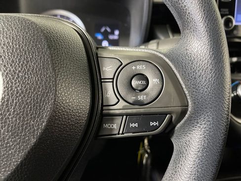 Used 2021 Toyota Corolla LE image 27
