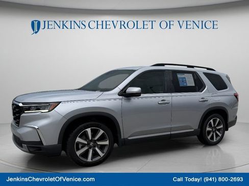Used 2023 Honda Pilot Touring image 10