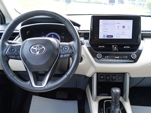 Used 2024 Toyota Corolla Cross XLE AWD/4WD image 19