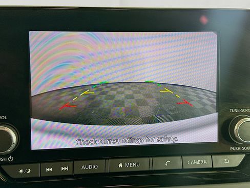 Used 2024 Nissan Pathfinder S image 22