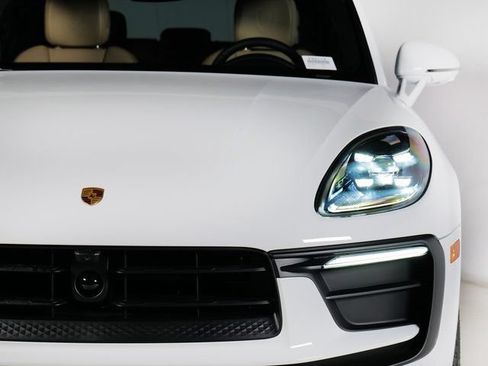 Certified 2026 Porsche Macan AWD/4WD image 30