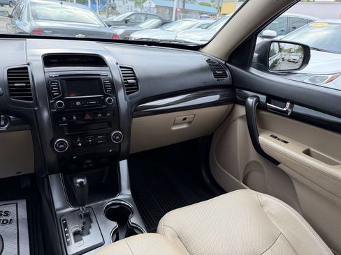 Used 2013 Kia Sorento EX FWD image 12