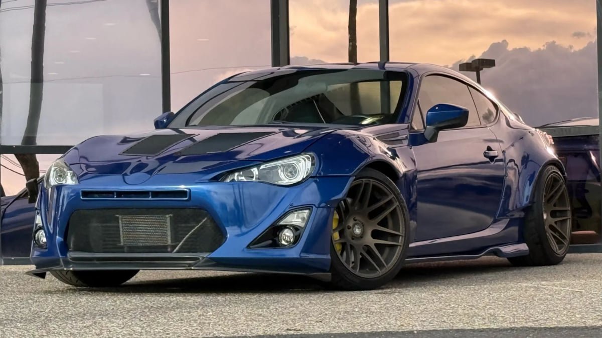 Used 2016 Subaru BRZ Limited RWD image 2
