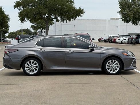 Used 2022 Toyota Camry LE w/ Convenience Package FWD image 3