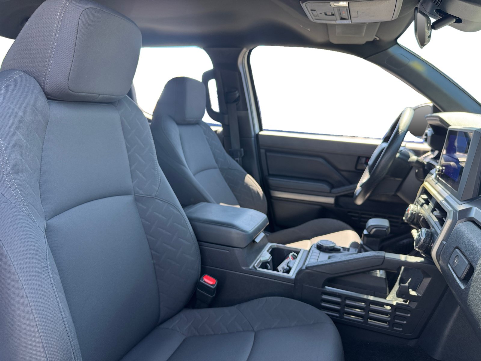 Used 2025 Toyota Tacoma SR5 AWD/4WD image 15