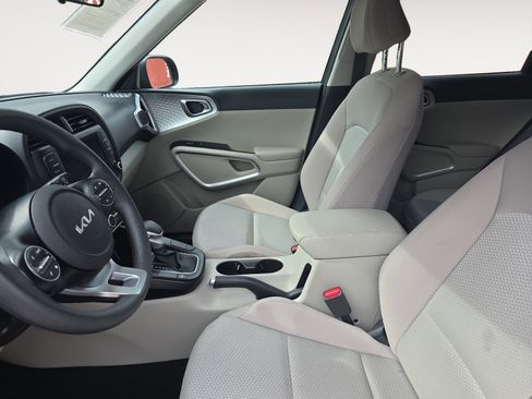Certified 2025 Kia Soul LX w/ LX Technology Package FWD image 21