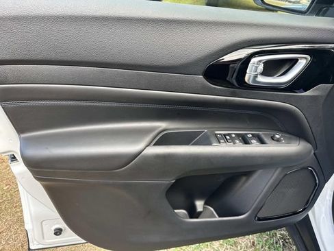 New 2026 Jeep Compass Latitude AWD/4WD image 23