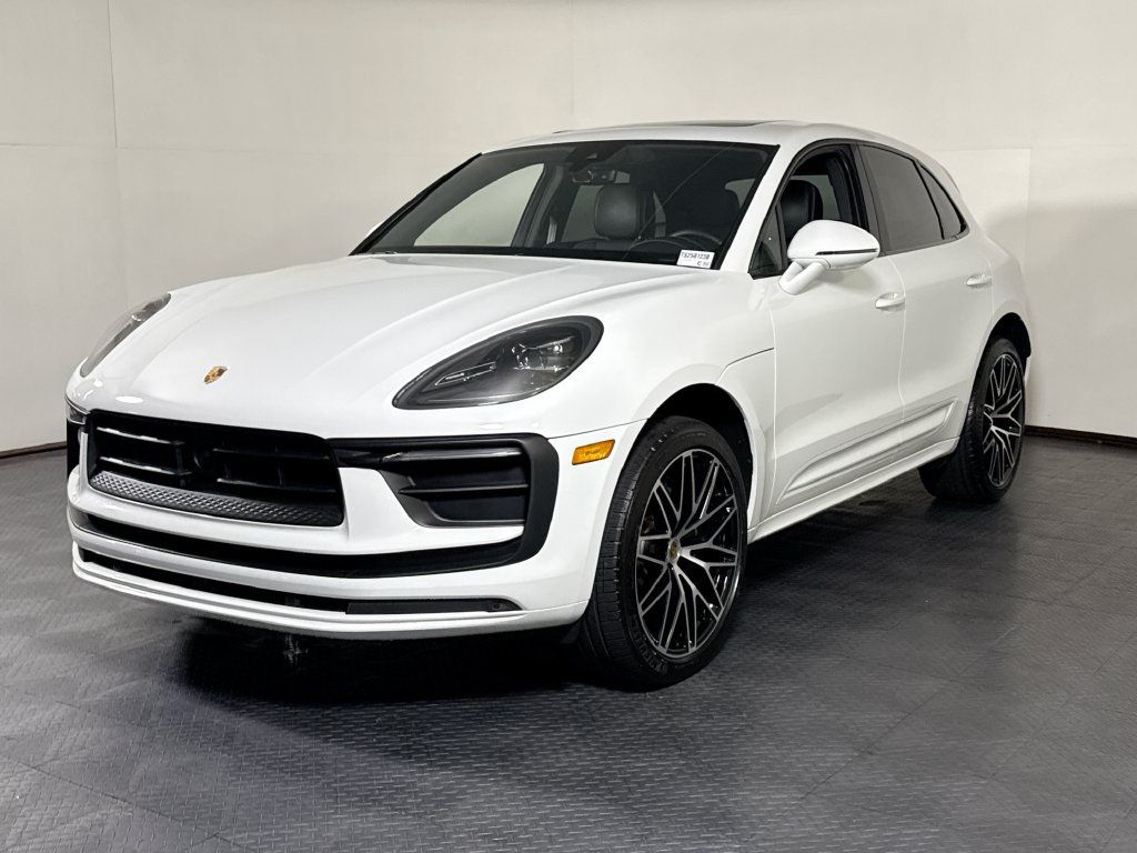 Used 2024 Porsche Macan AWD/4WD image 1