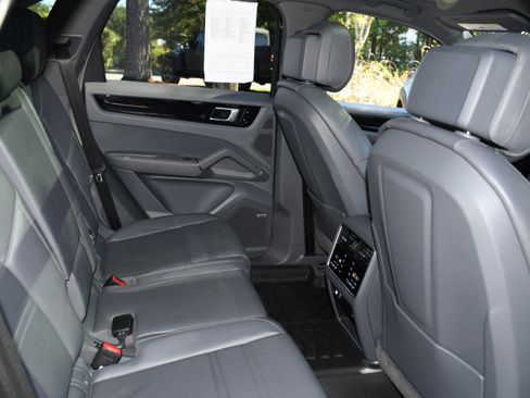 Used 2019 Porsche Cayenne image 22