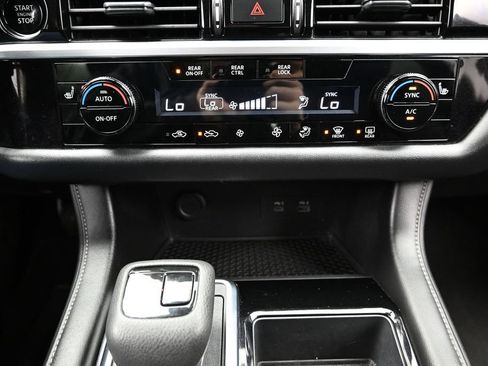 Used 2025 Nissan Pathfinder SV FWD image 42